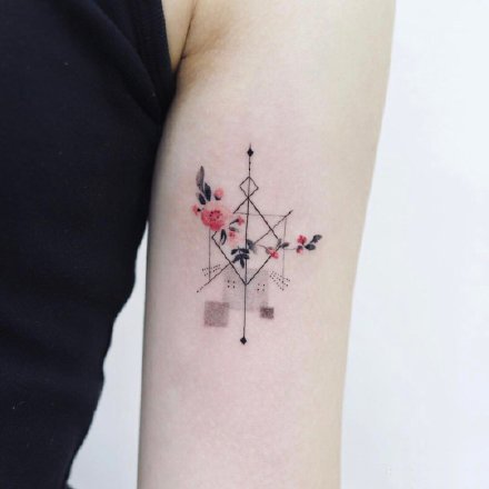 女生小清新的9款漂亮几何创意纹身图片