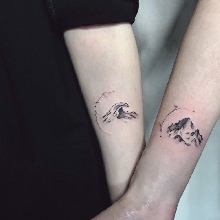 情侣小山和浪花的一组小清新手腕纹身图片