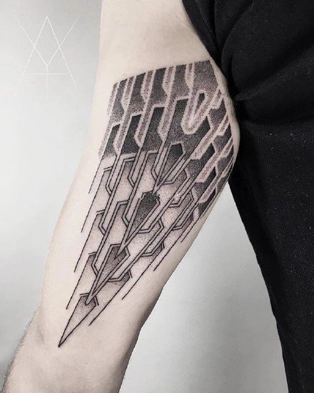 几何图腾主题的23款男性点刺纹身作品图案