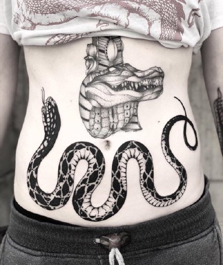 黑蛇拼接的几款纹身作品图片