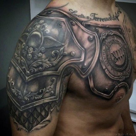 包臂写实的一组男性盔甲纹身作品图