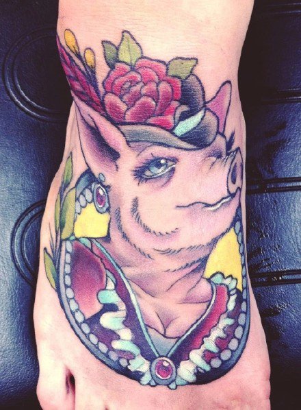 适合生肖属猪的9款可爱小猪纹身作品