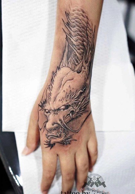 龙头主题的一组纹身作品,神龙见首不见尾