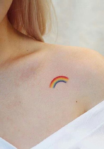 极简的几款彩虹小纹身图片