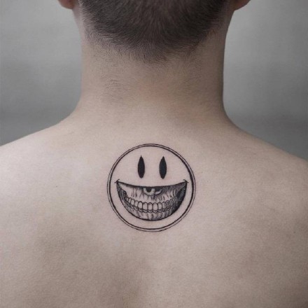 极简的几款笑脸表情符号纹身图片