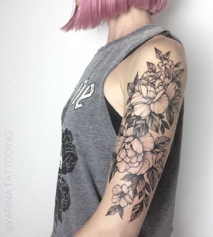 女生大臂的一组漂亮素花纹身作品