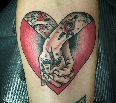 象征爱情的心形牵手school纹身作品