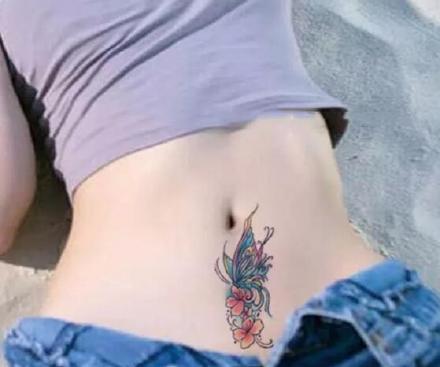 女性腹部适合遮盖妊娠纹的纹身作品
