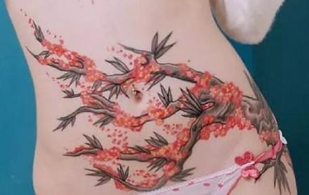 女性腹部适合遮盖妊娠纹的纹身作品