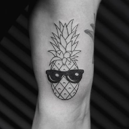 水果菠萝主题的一组纹身图片