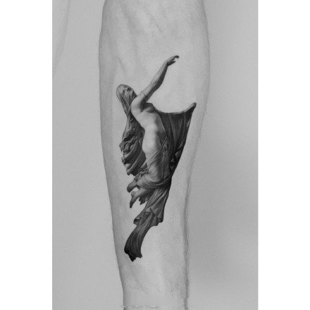 一组写实黑灰手臂纹身图案