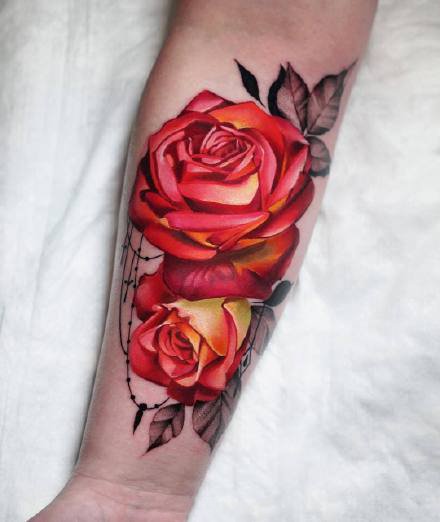 一组彩色逼真玫瑰风格纹身图案