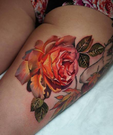 一组彩色逼真玫瑰风格纹身图案