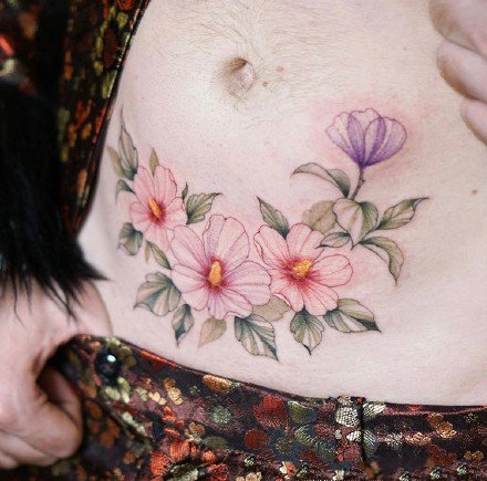 一组彩色飞针花性感女生纹身图案