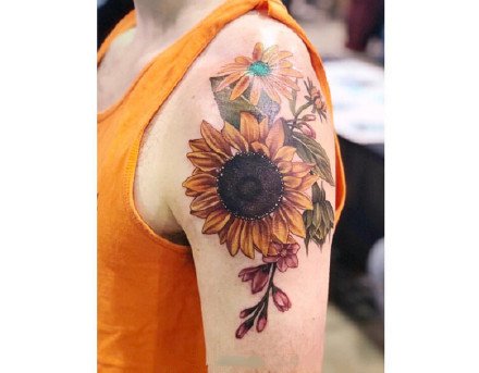 一组彩色花朵女生纹身图案