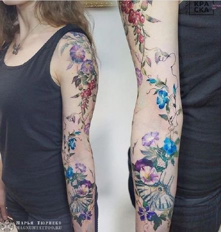 一组美丽的花臂女孩纹身
