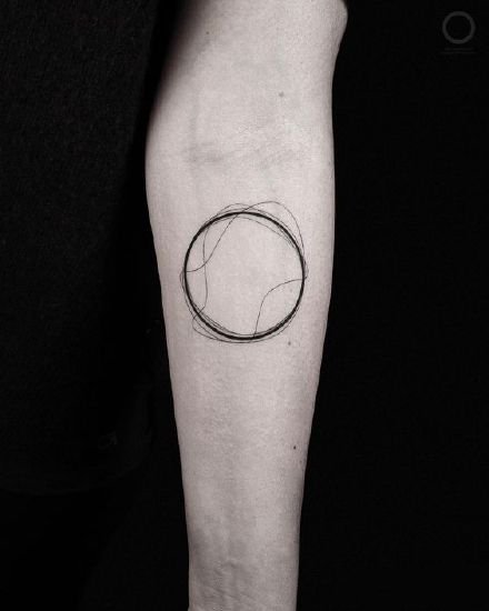 一组几何圆圈简易纹身图案