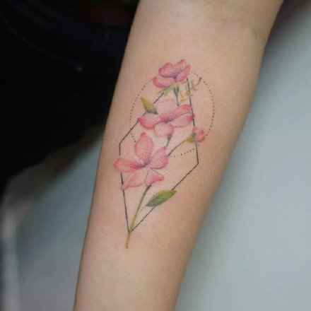 一组小清新花卉手臂纹身图案