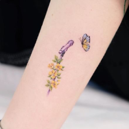 一组彩色小清新花朵纹身图案