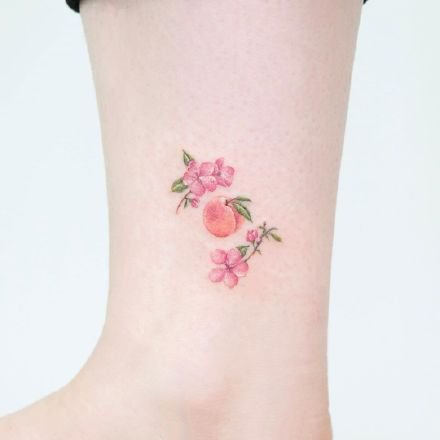 一组彩色小清新花朵纹身图案