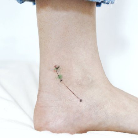 一组脚踝位置的小清新纹身图案