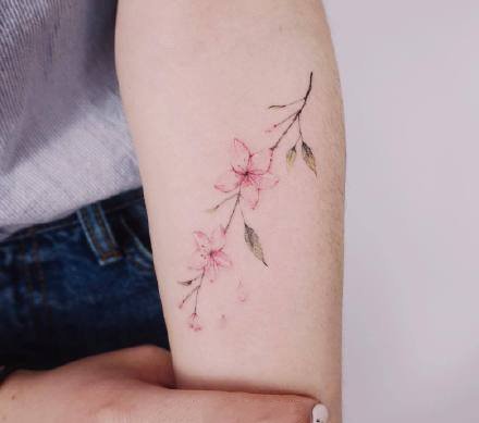 一组小清新手臂花卉纹身
