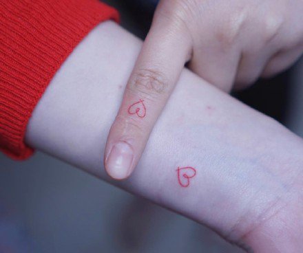 一组手指上的小清新简约纹身图案