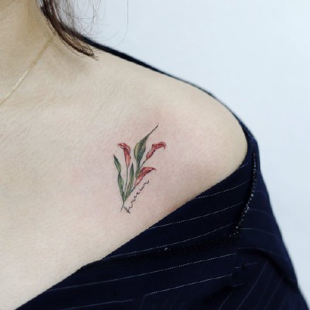 一组女生小清新花卉纹身图案