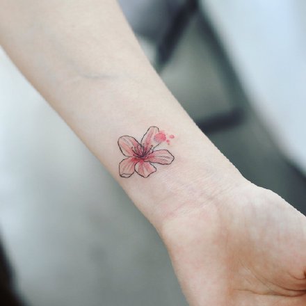 一组女生小清新花卉纹身图案