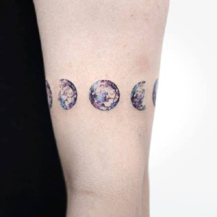 一组小清新风格的星球纹身图案