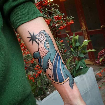 一组传统彩绘手臂纹身图案