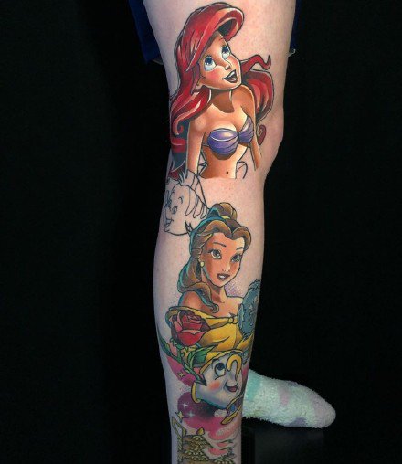 一组手臂上的彩绘动漫纹身图案