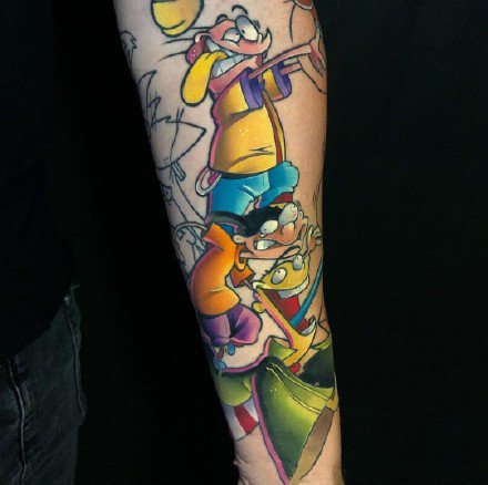 一组手臂上的彩绘动漫纹身图案