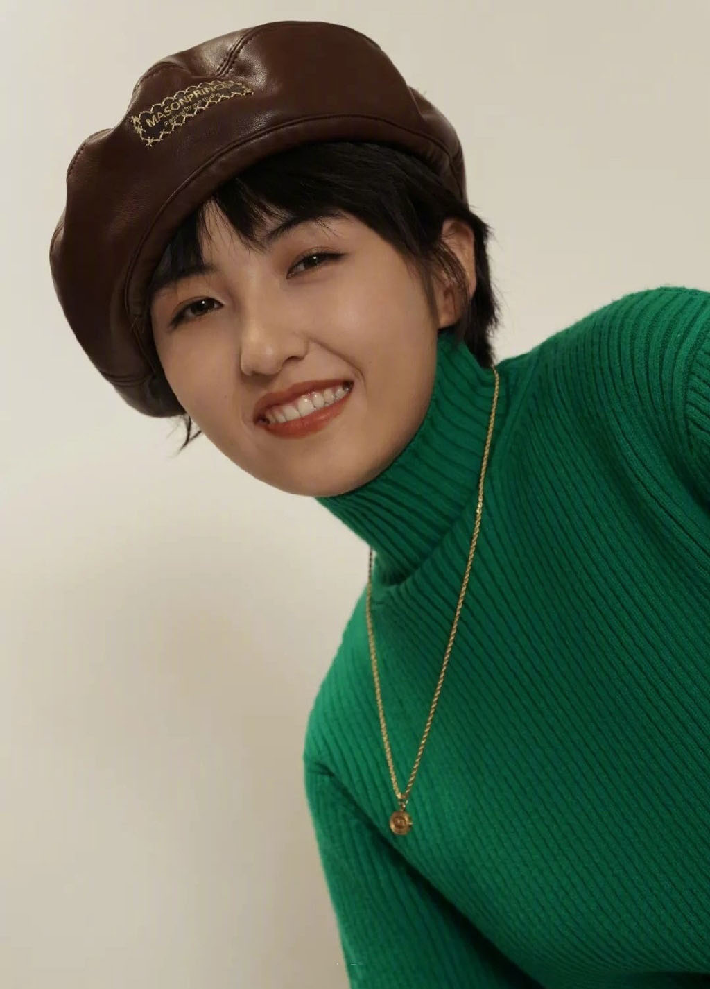 张子枫彭昱畅少年感画报写真图片
