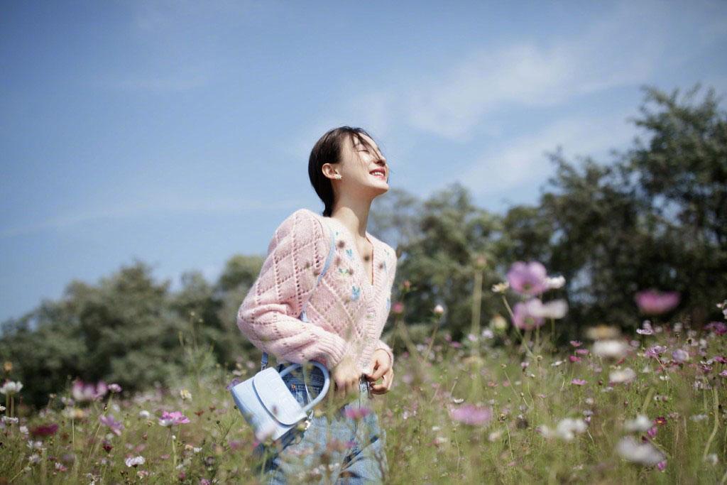 袁姗姗花田小清新写真图片
