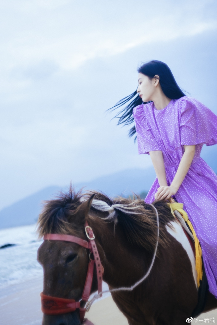 章若楠香芋紫纱裙甜美似公主写真