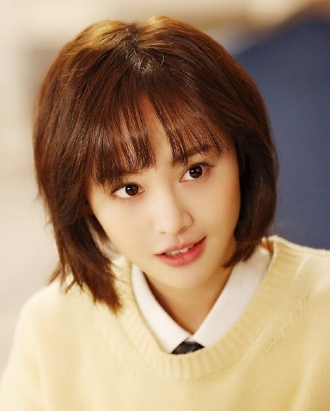 美女明星郑爽少女感壁纸图片