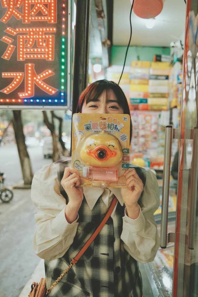 沈月学生气穿搭少女感十足写真
