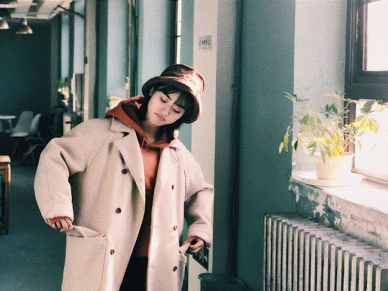 沈月日系森女风写真照 尽显冬日暖意穿搭指南