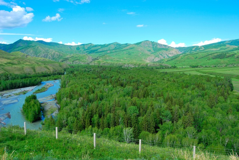 新疆阿勒泰白哈巴风景图片(12张)