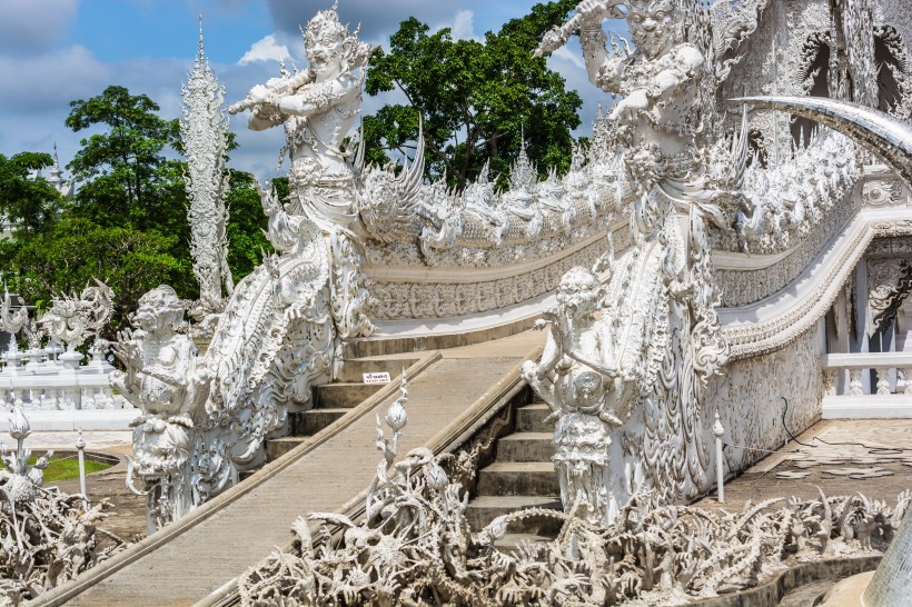 泰国清莱白龙寺建筑风景图片(13张)