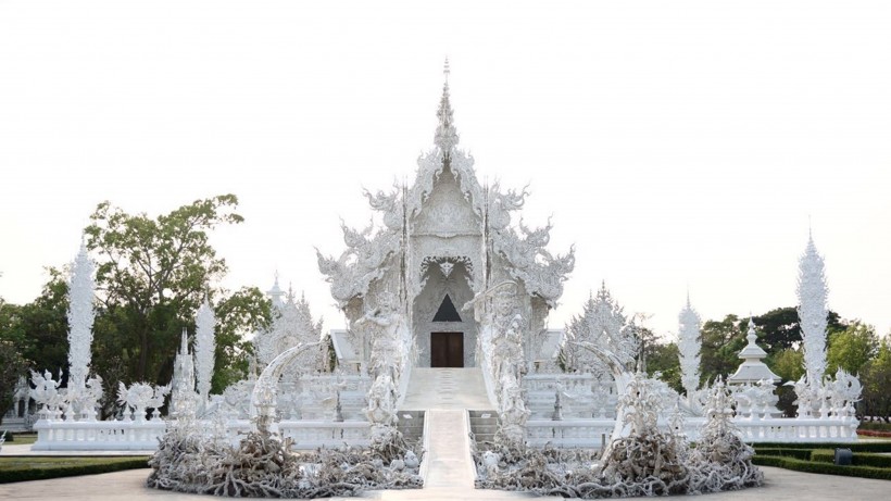 泰国清莱白龙寺建筑风景图片(13张)