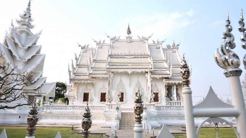 泰国清莱白龙寺建筑风景图片(13张)