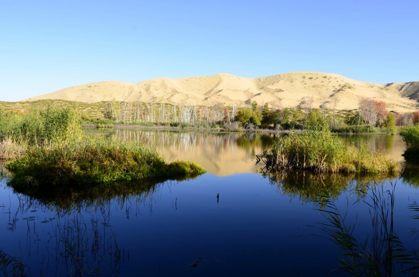 新疆布伦口白沙湖风景图片(9张)