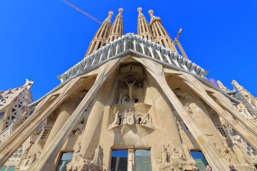 西班牙巴塞罗那圣家族大教堂图片(22张)
