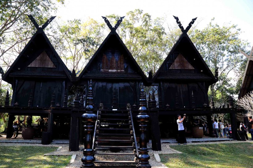 泰国黑庙风景图片(8张)