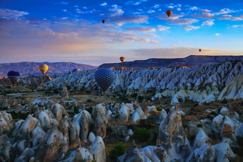 土耳其卡帕多西亚的喀斯特地貌风景图片(22张)