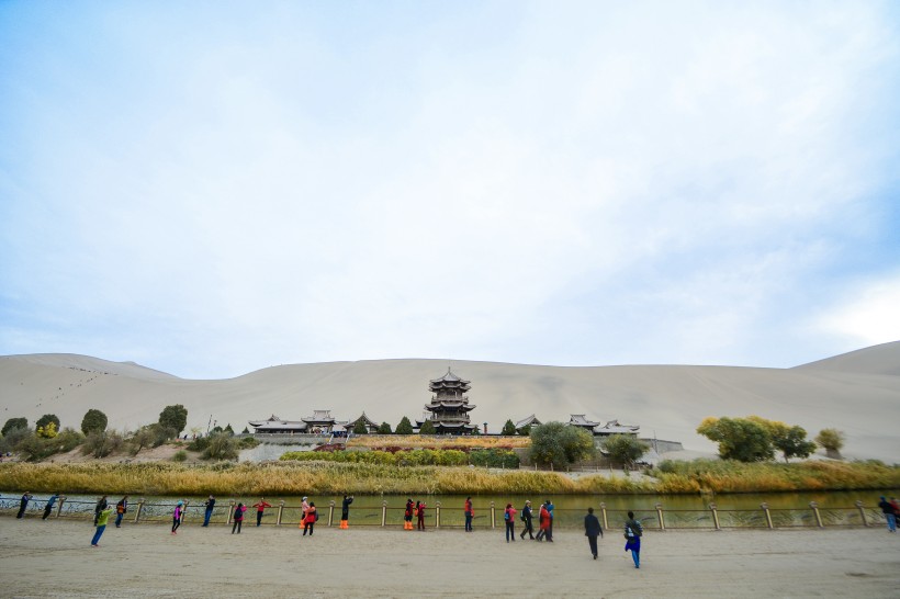 敦煌月牙泉风景图片(17张)