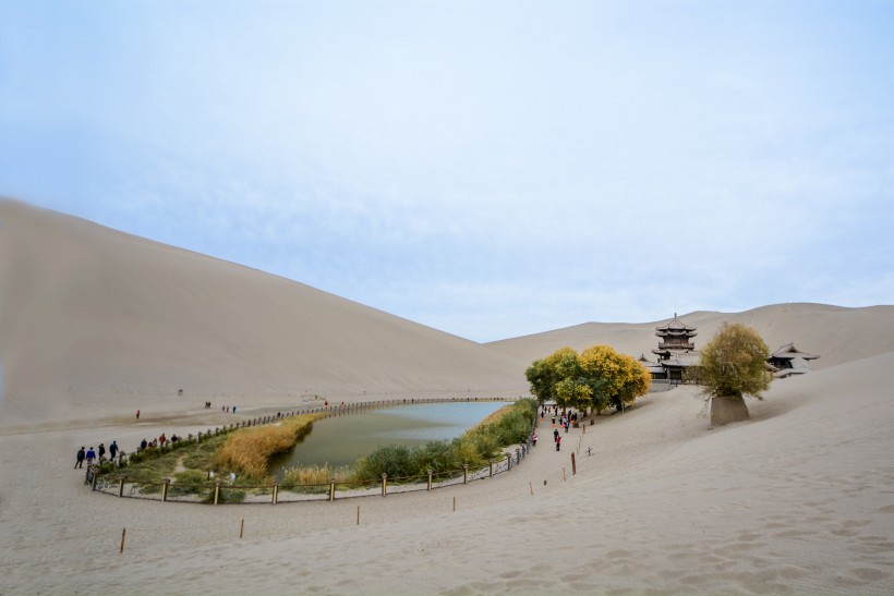 敦煌月牙泉风景图片(17张)