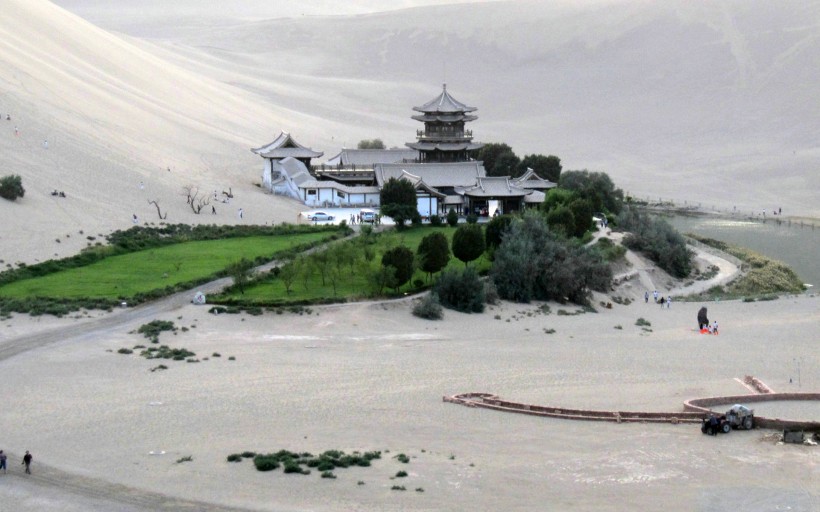 敦煌月牙泉风景图片(17张)